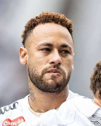 Brasileirao 2026: Santos vs. Coritiba SAO PAULO, BRAZIL - MAY 16: Neymar gets emotional before the match between Santos and Coritiba, valid for the Sixteenth round of the Brasileirao 2026, this Sunday (17), at Neo Quimica Arena, SP, Brazil on May 17, 2026. Copyright: xJhonyxInacioxJhonyxInaciox