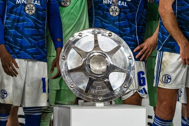 Deutschland: 2. Bundesliga 2025 2026, 34. Spieltag - FC Schalke 04 vs. Eintracht Braunschweig - 17.05.2026 - Veltins-Arena (Gelsenkirchen, Nordrhein-Westfalen) Meisterschale der 2. Bundesliga Trophäe Copyright: xCelinaxLeiersx