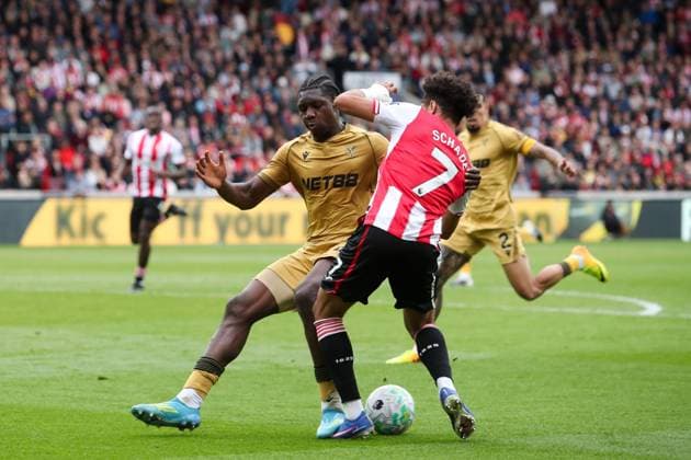 Kevin Schade of Brentford is fouled by Jaydee Canvot of Crystal Palace Brentford v Crystal Palace, Football, Premier League, The Gtech Community Stadium, London, UK - 17 05 2026 EDITORIAL USE ONLY No use with unauthorised audio, video, data, fixture lists, club league logos or live services. Online in-match use limited to 120 images, no video emulation. No use in betting, games or single club league player publications.  Copyright: xAnthonyxHanc Shutterstockx 16880122ar