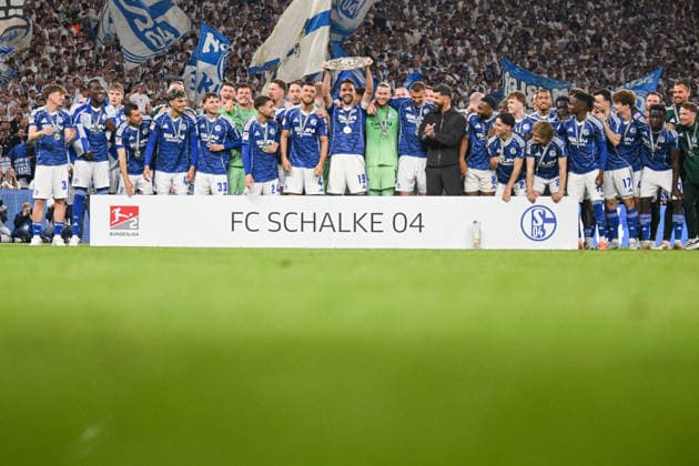 17.05.2026, Fussball, 2. Bundesliga, Saison 2025 2026, 34. Spieltag, FC Schalke 04 - Eintracht Braunschweig, Meisterfeier FC Schalke 04 2. Bundesliga, Kenan Karaman (FC Schalke 04) xRHR-FOTO YYx Copyright: KROEGER RHR-FOTOx RHR-FOTO YY