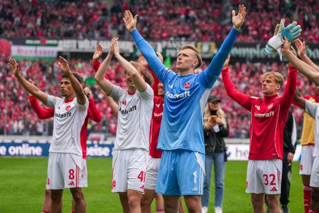Deutschland: Fussball 2. Bundesliga, Saison 2025 26, 34. Spieltag, Hannover 96 vs 1. FC Nürnberg, 17.05.2026, Heinz von Heiden Arena (Hannover, Niedersachsen) Mannschaft 1. FC Nürnberg jubelt mit den eigenen Auswärtsfans Applaus Copyright: xLeonxFrickx