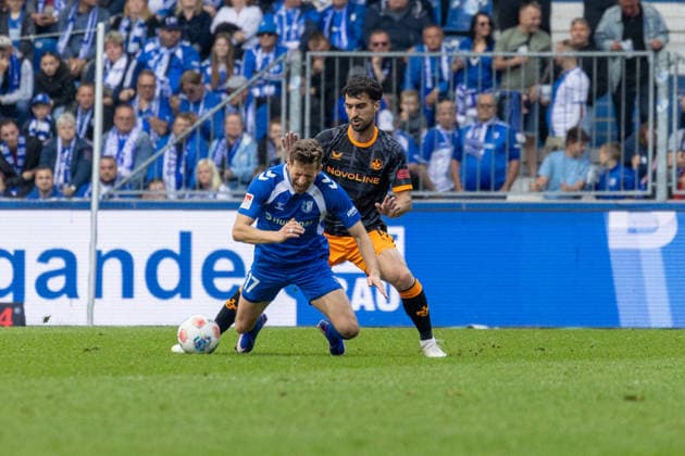Deutschland: 2.Bundesliga, 34. Spieltag, Saison 2025 2026, 1.FC Magdeburg vs 1. FC Kaiserslautern Avnet Arena (Magdeburg) : Nollenberger Alexander (1. FC Magdeburg, 17) im Zweikampf gegen Emreli Mahir (1. FC Kaiserslautern, 10) Copyright: xMichellexLukax
