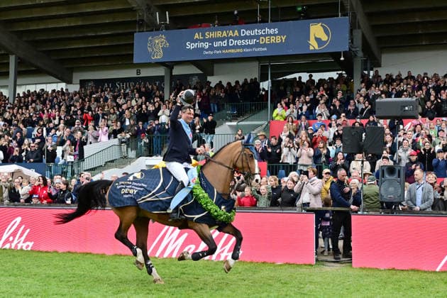 GER; Al Shira aa Deutsches Spring- & Dressur Derby Hamburg, Al Shira aa 95. Deutsches Spring-Derby 17.05.2026, GER; Al Shira aa Deutsches Spring- & Dressur Derby Hamburg, PAl Shira aa 95. Deutsches Spring-Derby präsentiert von Melitta CSI4* - Al Shira aa Derby Tour - Finale im Bild Sieger Frederic Tillmann (GER) auf DSP Comanche VL auf der Ehrenrunde