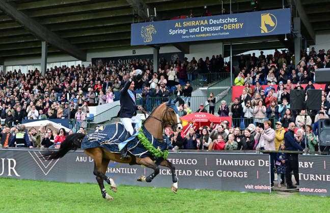 GER; Al Shira aa Deutsches Spring- & Dressur Derby Hamburg, Al Shira aa 95. Deutsches Spring-Derby 17.05.2026, GER; Al Shira aa Deutsches Spring- & Dressur Derby Hamburg, PAl Shira aa 95. Deutsches Spring-Derby präsentiert von Melitta CSI4* - Al Shira aa Derby Tour - Finale im Bild Sieger Frederic Tillmann (GER) auf DSP Comanche VL auf der Ehrenrunde