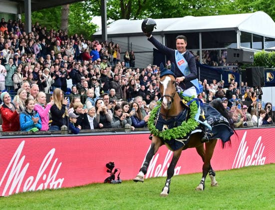 GER; Al Shira aa Deutsches Spring- & Dressur Derby Hamburg, Al Shira aa 95. Deutsches Spring-Derby 17.05.2026, GER; Al Shira aa Deutsches Spring- & Dressur Derby Hamburg, PAl Shira aa 95. Deutsches Spring-Derby präsentiert von Melitta CSI4* - Al Shira aa Derby Tour - Finale im Bild Sieger Frederic Tillmann (GER) auf DSP Comanche VL auf der Ehrenrunde