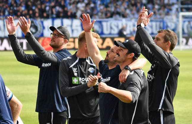 17.05.2026, xhbx, Fussball 2.Bundesliga, SV Darmstadt 98 - SC Paderborn 07 v.l. Trainer Ralf Kettemann (SC Paderborn 07) jubeln jubelt nach Spielende. (DFL DFB REGULATIONS PROHIBIT ANY USE OF PHOTOGRAPHS as IMAGE SEQUENCES and or QUASI-VIDEO) Darmstadt