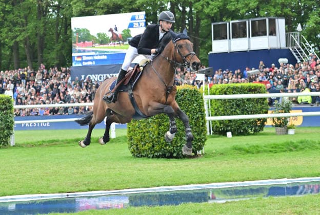 GER; Al Shira aa Deutsches Spring- & Dressur Derby Hamburg, Al Shira aa 95. Deutsches Spring-Derby 17.05.2026, GER; Al Shira aa Deutsches Spring- & Dressur Derby Hamburg, PAl Shira aa 95. Deutsches Spring-Derby präsentiert von Melitta CSI4* - Al Shira aa Derby Tour - Finale im Bild 2.Platz fuer Simon Heineke (GER) auf Cordillo 3 am Wassergraben
