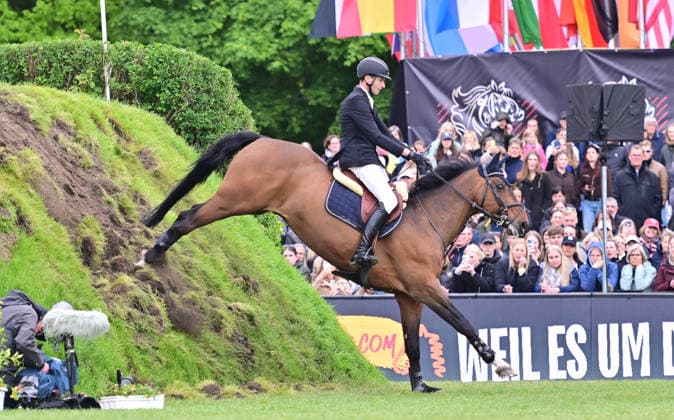 GER; Al Shira aa Deutsches Spring- & Dressur Derby Hamburg, Al Shira aa 95. Deutsches Spring-Derby 17.05.2026, GER; Al Shira aa Deutsches Spring- & Dressur Derby Hamburg, PAl Shira aa 95. Deutsches Spring-Derby präsentiert von Melitta CSI4* - Al Shira aa Derby Tour - Finale im Bild 2.Platz fuer Simon Heineke (GER) auf Cordillo 3 am Wall