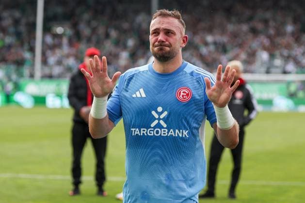 Sport Bilder des Tages Florian Kastenmeier 33 (Fortuna Duesseldorf) weinend bei den Fans, nach dem Abstieg, Niedergeschlagenheit, Enttaeuschung, SpVgg Greuther Fuerth vs. Fortuna Duesseldorf, Fussball, Maenner, 2. Bundesliga, DFL, Saison 2025 2026, 34. Spieltag, Rueckrunde, 17.05.2026 DFB regulations prohibit any use of photographs as image sequences and or quasi-video Fuerth Bayern Deutschland
