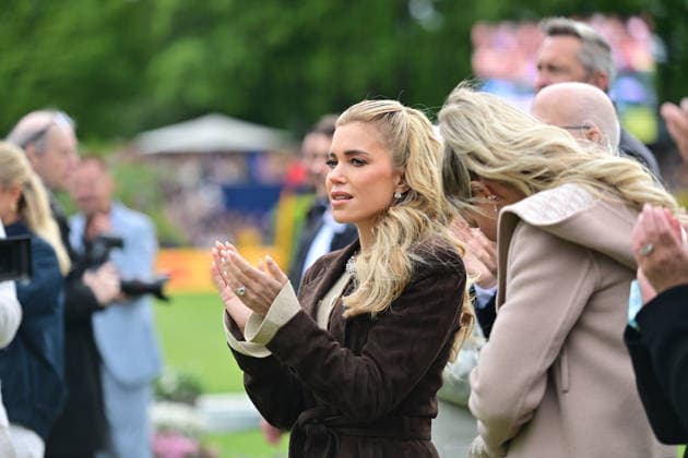 GER; Al Shira aa Deutsches Spring- & Dressur Derby Hamburg, Al Shira aa 95. Deutsches Spring-Derby 17.05.2026, GER; Al Shira aa Deutsches Spring- & Dressur Derby Hamburg, PAl Shira aa 95. Deutsches Spring-Derby präsentiert von Melitta CSI4* - Al Shira aa Derby Tour - Finale im Bild Sylvie Meis als Besucher fuer die Preisuebergabe