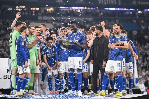 17.05.2026, Fussball, 2. Bundesliga, Saison 2025 2026, 34. Spieltag, FC Schalke 04 - Eintracht Braunschweig, Meisterfeier FC Schalke 04 2. Bundesliga, Bryan Lasme (FC Schalke 04) xRHR-FOTO YYx Copyright: KROEGER RHR-FOTOx RHR-FOTO YY
