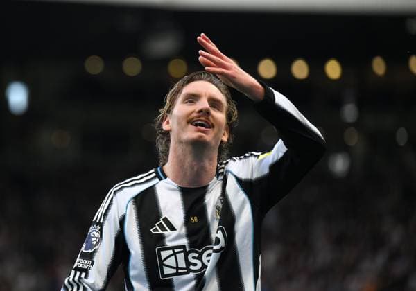 Sport Bilder des Tages Nick Woltemade of Newcastle United celebrates scoring their first goal Newcastle United v West Ham United, Premier League, Football, St James Park, Newcastle, UK - 17 May 2026Newcastle St James Park United Kingdom EDITORIAL USE ONLY No use with unauthorised audio, video, data, fixture lists, club league logos or live services. Online in-match use limited to 120 images, no video emulation. No use in betting, games or single club league player publications. Copyright: xRichardxLee Shutterstockx 16877466ad