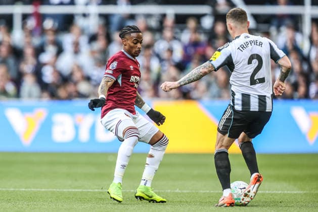 Premier League: Newcastle Untied v West Ham United Crysencio Summerville of West Ham United applies pressure to Kieran Trippier of Newcastle United during the Premier League match Newcastle Untied vs West Ham United at St. James s Park, Newcastle, United Kingdom on 17 May 2026 (Photo by Alfie Cosgrove News Images) Newcastle St. James s Park Tyne and Wear United Kingdom Copyright: xAlfiexCosgrove NewsxImagesx