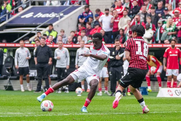 Deutschland: Fussball 2. Bundesliga, Saison 2025 26, 34. Spieltag, Hannover 96 vs 1. FC Nürnberg, 17.05.2026, Heinz von Heiden Arena (Hannover, Niedersachsen) Rabby Nzingoula (1. FC Nürnberg, 22) Daisuke Yokota (Hannover 96, 18) Copyright: xLeonxFrickx