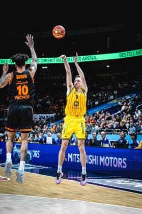 Basketball Berlin 17.05.2026 Saison 2025 2026 EasyCredit BBL 1. Bundesliga Männer, Herren Playoffs Viertelfinale Spiel 1 Alba Berlin - RASTA Vechta Moses Wood (Alba Berlin, No.11) Tevin Brown (Vechta, No.10)