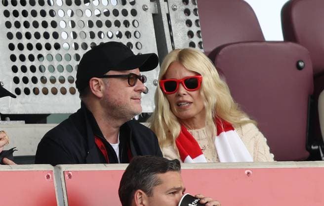 Premier League - Brentford FC v Crystal Palace FC LONDON, ENGLAND, MAY 17: Claudia Schiffer German model and actress during the Premier League match between Brentford FC v Crystal Palace FC at GTECH Community Stadium, London, England, on May 17. (Photo by Daniel Weir) London GTCH Community Stadium England Copyright: xDanielxWeir SportsxPressxPhotox Sportspressphoto_SPR148847