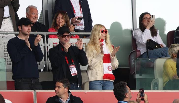 Premier League - Brentford FC v Crystal Palace FC LONDON, ENGLAND, MAY 17: Claudia Schiffer German model and actress during the Premier League match between Brentford FC v Crystal Palace FC at GTECH Community Stadium, London, England, on May 17. (Photo by Daniel Weir) London GTCH Community Stadium England Copyright: xDanielxWeir SportsxPressxPhotox Sportspressphoto_SPR148848