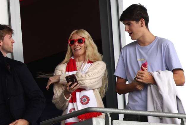 Premier League - Brentford FC v Crystal Palace FC LONDON, ENGLAND, MAY 17: Claudia Schiffer German model and actress during the Premier League match between Brentford FC v Crystal Palace FC at GTECH Community Stadium, London, England, on May 17. (Photo by Daniel Weir) London GTCH Community Stadium England Copyright: xDanielxWeir SportsxPressxPhotox Sportspressphoto_SPR148851