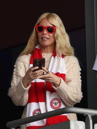 Premier League - Brentford FC v Crystal Palace FC LONDON, ENGLAND, MAY 17: Claudia Schiffer German model and actress during the Premier League match between Brentford FC v Crystal Palace FC at GTECH Community Stadium, London, England, on May 17. (Photo by Daniel Weir) London GTCH Community Stadium England Copyright: xDanielxWeir SportsxPressxPhotox Sportspressphoto_SPR148854