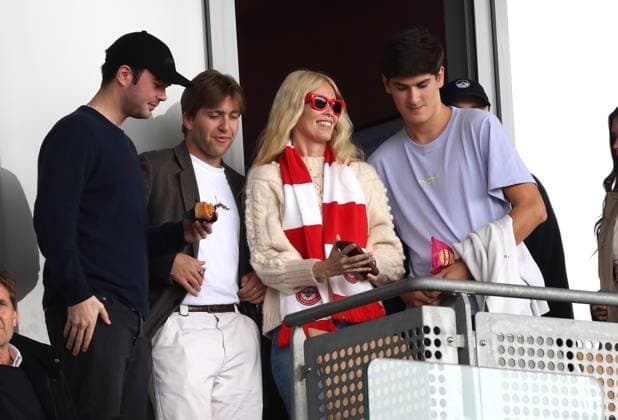Premier League - Brentford FC v Crystal Palace FC LONDON, ENGLAND, MAY 17: Claudia Schiffer German model and actress during the Premier League match between Brentford FC v Crystal Palace FC at GTECH Community Stadium, London, England, on May 17. (Photo by Daniel Weir) London GTCH Community Stadium England Copyright: xDanielxWeir SportsxPressxPhotox Sportspressphoto_SPR148857