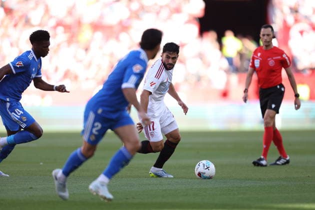 ESP: LaLiga EA Sports Sevilla FC v Real Madrid; Neal Maupay of Sevilla in action during LaLiga EA Sports, between Sevilla FC v Real Madrid played at Ramon Sanchez-Pizjuan Stadium, Sevilla on May 17th, 2026 in Spain; Sevilla Spain Futbol Copyright: xRafaelxRomanx xAgenciaxLOFx