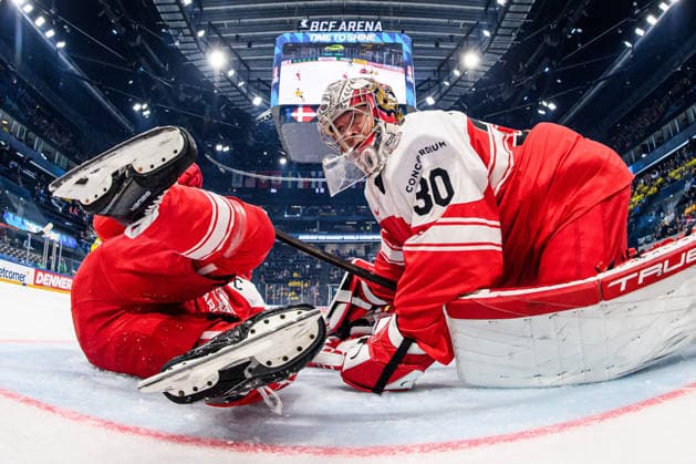 260517 goaltender Mads Sogaard of Denmark during the 2026 IIHF Ice hockey, Eishockey World Championship, WM, Weltmeisterschaft match between Denmark and Sweden on May 17, 2026 in Fribourg. Photo: Jesper Zerman BILDBYRAN kod JZ JZ0716 ishockey ice hockey ishockey-vm 2026 vm 2026 iihf world championship danmark denmark sverige sweden bbeng Copyright: JESPERxZERMAN BB260517JZ079