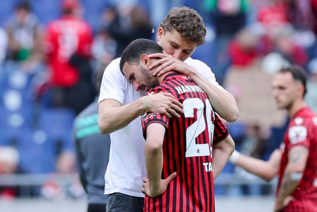 Benedikt Pichler (Hannover 96) und Waniss Taibi (Hannover 96) schauen enttaeuscht, 2. Bundesliga, Hannover 96 v 1. FC Nürnberg, Heinz von Heiden Arena am 17. May 2026 in Hannover, Deutschland. (Foto von Marco Steinbrenner DeFodi Images) Benedikt Pichler (Hannover 96) und Waniss Taibi (Hannover 96) look dejected, 2. Bundesliga, Hannover 96 v 1. FC Nürnberg, Heinz von Heiden Arena, May 17, 2026 in Hanover, Germany. (Photo by Marco Steinbrenner DeFodi Images) -