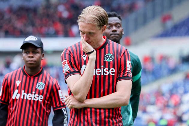 Stefan Teitur Thordarson (Hannover 96) schaut enttaeuscht, 2. Bundesliga, Hannover 96 v 1. FC Nürnberg, Heinz von Heiden Arena am 17. May 2026 in Hannover, Deutschland. (Foto von Marco Steinbrenner DeFodi Images) Stefan Teitur Thordarson (Hannover 96) looks dejected, 2. Bundesliga, Hannover 96 v 1. FC Nürnberg, Heinz von Heiden Arena, May 17, 2026 in Hanover, Germany. (Photo by Marco Steinbrenner DeFodi Images) -