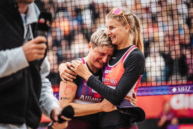 Beachvolleyball Frauen Allianz German Beach Tour 2026 Tourstop Düsseldorf 17.05.2026 v.l. Melanie Gernert und Nele Barber gewinnen das Turnier in Düsseldorf Düsseldorf Robert-Lehr-Ufer Nordrhein-Westfalen Deutschland
