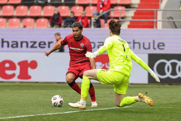 3. Liga; FC Ingolstadt 04 - SV Waldhof Mannheim; Yann Sturm (7, FCI) zum 3. Tor Torwart Nijhuis Thijmen (1 SVWM) Ferati Arianit (10 SVWM) Tor Jubel Treffer 3. Liga - FC Ingolstadt 04 Saison 2025 2026 SV Waldhof Mannheim;