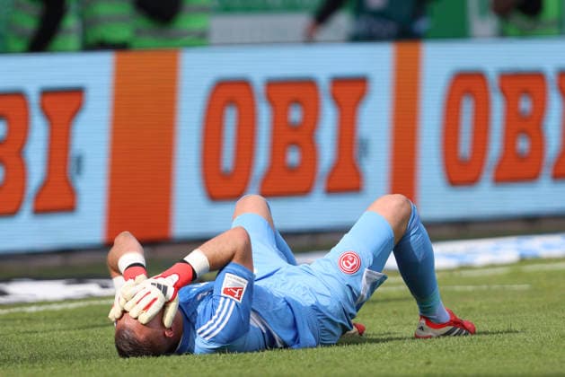Torwart Florian Kastenmeier (Fortuna Düsseldorf) ist enttaeuscht waehrend des Spiels der 2. Bundesliga zwischen SpVgg Greuther Fürth und Fortuna Düsseldorf, Sportpark Ronhof Thomas Sommer am 17. May 2026 in Fürth, Deutschland. (Foto von Oliver Kaelke DeFodi Images) +++ Torwart Florian Kastenmeier (Fortuna Düsseldorf) looks dejected during the 2. Bundesliga match between SpVgg Greuther Fürth and Fortuna Düsseldorf at Sportpark Ronhof Thomas Sommer on May 17, 2026 in Fürth, Germany. (Photo by Oliver Kaelke DeFodi Images) (Photo by Oliver Kaelke DeFodi Images) -