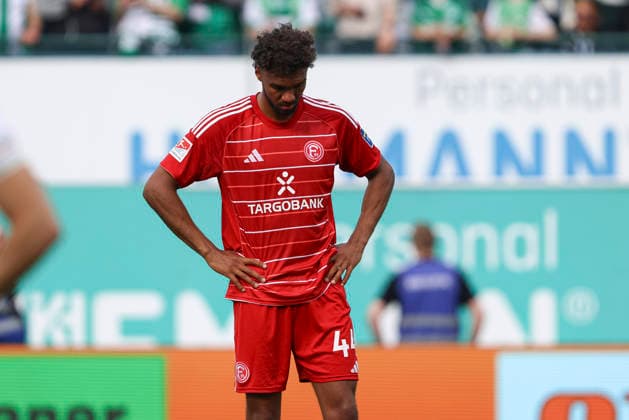 Elias Egouli (Fortuna Düsseldorf) ist enttaeuscht waehrend des Spiels der 2. Bundesliga zwischen SpVgg Greuther Fürth und Fortuna Düsseldorf, Sportpark Ronhof Thomas Sommer am 17. May 2026 in Fürth, Deutschland. (Foto von Oliver Kaelke DeFodi Images) +++ Elias Egouli (Fortuna Düsseldorf) looks dejected during the 2. Bundesliga match between SpVgg Greuther Fürth and Fortuna Düsseldorf at Sportpark Ronhof Thomas Sommer on May 17, 2026 in Fürth, Germany. (Photo by Oliver Kaelke DeFodi Images) (Photo by Oliver Kaelke DeFodi Images) -