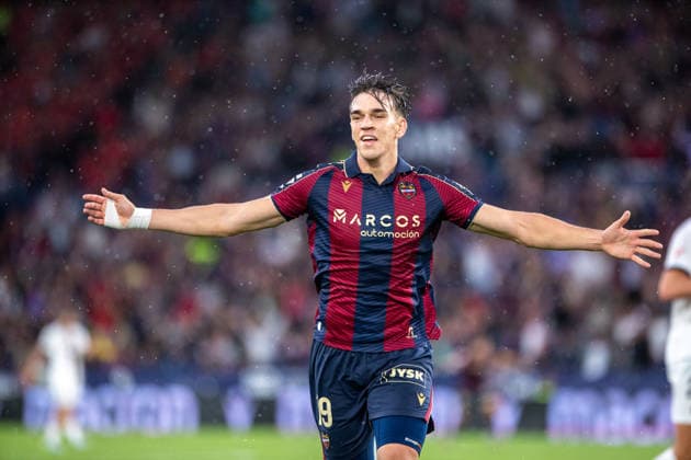 ESP: LaLiga EA Sports UD Levante v RCD Mallorca Carlos Espi of Levante scores goal (1-0) and celebrates his first goal in the match against Mallorca during LaLiga EA Sports, between UD Levante v RCD Mallorca played at Ciudad de Valencia Stadium in Valencia on May 17th, 2026 in Spain; Valencia Spain Futbol Copyright: xJudithxAmigox xAgenciaxLOFx