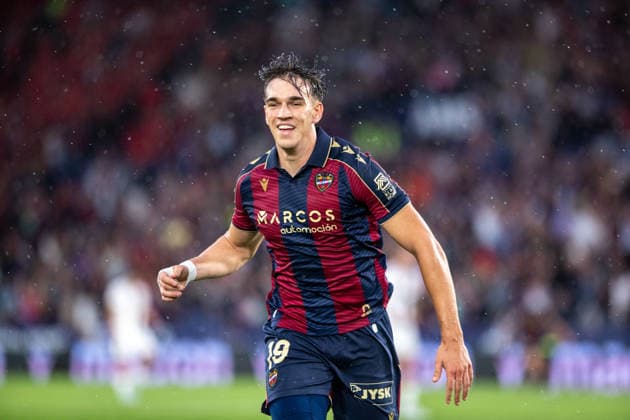 ESP: LaLiga EA Sports UD Levante v RCD Mallorca Carlos Espi of Levante scores goal (1-0) and celebrates his first goal in the match against Mallorca during LaLiga EA Sports, between UD Levante v RCD Mallorca played at Ciudad de Valencia Stadium in Valencia on May 17th, 2026 in Spain; Valencia Spain Futbol Copyright: xJudithxAmigox xAgenciaxLOFx
