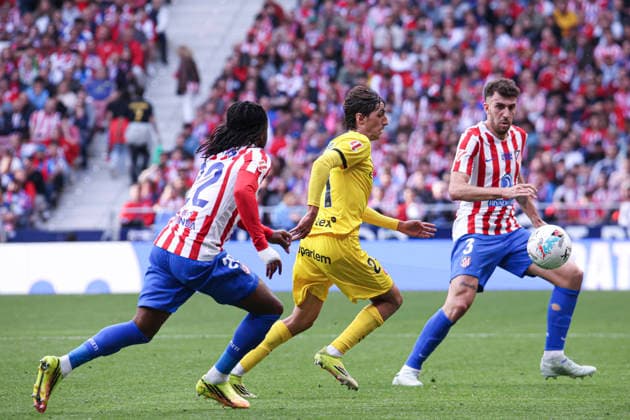 Atletico de Madrid vs. Girona, on the 37th matchday of the 2025 26 Spanish First Division May 17, 2026, Madrid, Spain: Bryan Gil protects the ball against Matteo Ruggeri and Ademola Lookman during the Spanish championship LaLiga football match between Atletico de Madrid and Girona CF on 17 May 2026 at Estadio Santiago Bernabeu in Madrid, Spain. Madrid, Spain Madrid Madrid Spain Copyright: xAlejandroxMatiasx