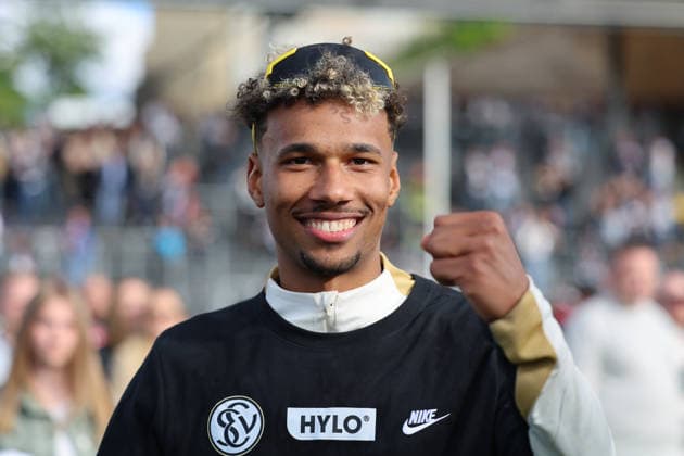 17.05.2026, Fussball, Herren, 2. Bundesliga, Saison 2025 2026, SV 07 Elversberg SC Preußen Münster, Bambase Conte (SV 07 Elversberg) jubelt Elversberg Ursapharm-Arena an der Kaiserlinde Saarland Deutschland (DEU) Copyright: xSebastianxBachx