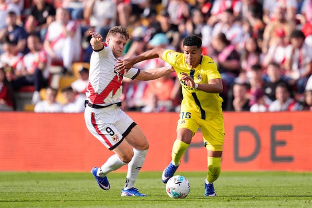 May 17, 2026, Madrid, Madrid, Spain: Santiago Mourino of Villarreal CF and Alemao of Rayo Vallecano compete for the ball during the Spanish League, LaLiga EA Sports, football match played between Rayo Vallecano and Villarreal CF at Estadio de Vallecas on May 17, 2026, in Madrid, Spain. Madrid Spain - ZUMAa181 20260517_zaa_a181_166 Copyright: xDennisxAgyemanx