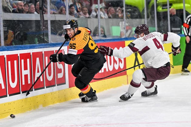 ZURICH, SWITZERLAND - MAY 17: Frederik Tiffels of Germany in action chased by Kristofers Bindulis of Latvia during the 2026 IIHF Ice hockey, Eishockey World Championship, WM, Weltmeisterschaft Switzerland game between Germany and Latvia at Swiss Life Arena on May 17, 2026 in Zurich, Zurich. Zurich Swiss Life Arena Zurich Switzerland Copyright: xJustPictures.ch AndreaxBrancax jp-en-EuSpIm-JP7_ANB_Ger_Lat_17052026_6828