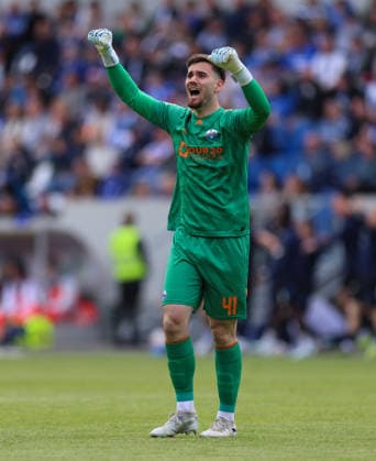 16.05.2026, Fussball 2. Bundesliga, SV Darmstadt 98 - SC Paderborn, v.l., Torwart Dennis Seimen (SC Paderborn) jubelnd bejubelt jubelt jubeln celebrate über ds 0:1 von Stefano Marino (SC Paderborn) DFL DFB REGULATIONS PROHIBIT ANY USE OF PHOTOGRAPHS AS IMAGE SEQUENCES AND OR QUASI-VIDEO. xdcx Copyright: HMBxMedia Claus