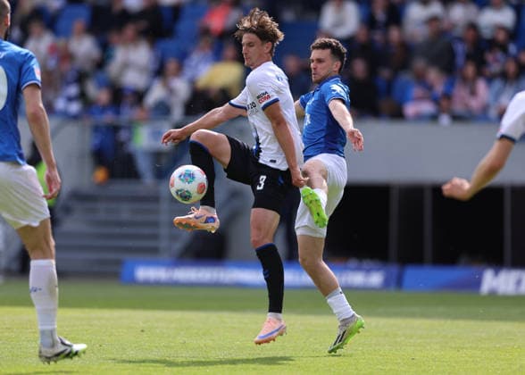 16.05.2026, Fussball 2. Bundesliga, SV Darmstadt 98 - SC Paderborn, v.l., Jonah Sticker (SC Paderborn), Sergio Lopez (SV Darmstadt 98) DFL DFB REGULATIONS PROHIBIT ANY USE OF PHOTOGRAPHS AS IMAGE SEQUENCES AND OR QUASI-VIDEO. xdcx Copyright: HMBxMedia Claus