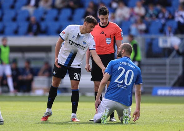 16.05.2026, Fussball 2. Bundesliga, SV Darmstadt 98 - SC Paderborn, v.l., Stefano Marino (SC Paderborn), Aleksandar Vukotic (SV Darmstadt 98) DFL DFB REGULATIONS PROHIBIT ANY USE OF PHOTOGRAPHS AS IMAGE SEQUENCES AND OR QUASI-VIDEO. xdcx Copyright: HMBxMedia Claus