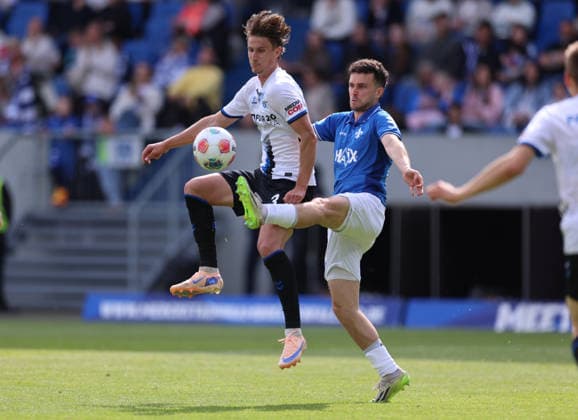 16.05.2026, Fussball 2. Bundesliga, SV Darmstadt 98 - SC Paderborn, v.l., Jonah Sticker (SC Paderborn), Sergio Lopez (SV Darmstadt 98) DFL DFB REGULATIONS PROHIBIT ANY USE OF PHOTOGRAPHS AS IMAGE SEQUENCES AND OR QUASI-VIDEO. xdcx Copyright: HMBxMedia Claus
