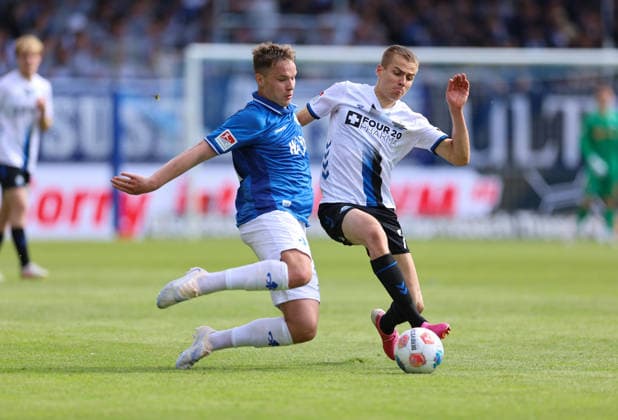 16.05.2026, Fussball 2. Bundesliga, SV Darmstadt 98 - SC Paderborn, v.l., Niklas Schmidt (SV Darmstadt 98), Filip Bilbija (SC Paderborn) DFL DFB REGULATIONS PROHIBIT ANY USE OF PHOTOGRAPHS AS IMAGE SEQUENCES AND OR QUASI-VIDEO. xdcx Copyright: HMBxMedia Claus