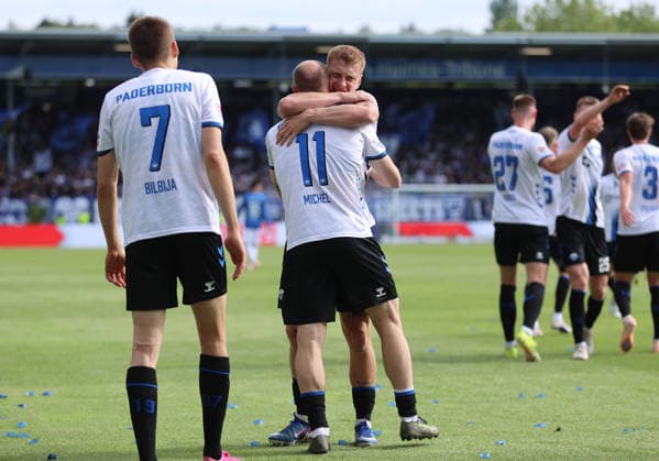 16.05.2026, Fussball 2. Bundesliga, SV Darmstadt 98 - SC Paderborn, v.l., Torjubel zum 0:2 durch Sven Michel (SC Paderborn), Filip Bilbija (SC Paderborn), Laurin Curda (SC Paderborn), Goal celebration, celebrate the goal DFL DFB REGULATIONS PROHIBIT ANY USE OF PHOTOGRAPHS AS IMAGE SEQUENCES AND OR QUASI-VIDEO. xdcx Copyright: HMBxMedia Claus