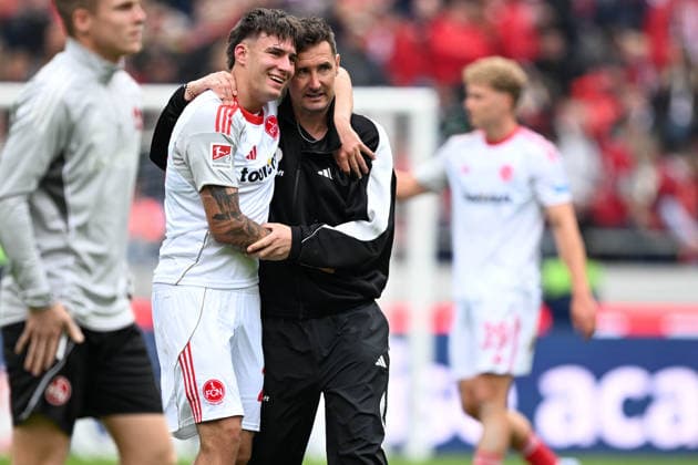 2. Bundesliga - Hannover 96 - 1. FC Nürnberg am 17.05.2026 in der HDI Arena in Hannover Javier Fernandez (Nuernberg) und Trainer Miroslav Klose (Nuernberg)