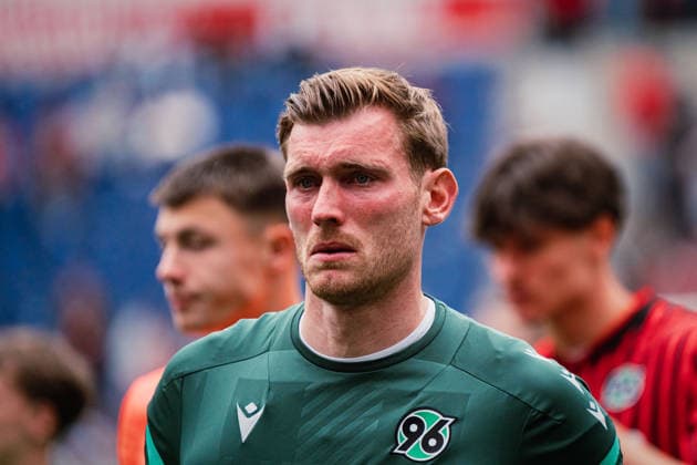 2. Bundesliga: Hannover 96 vs. 1. FC Nürnberg, 17.05.2026 Leo Weinkauf (Hannover 96, 30) hat nach Abpfiff mit den Tränen zu kämpfen; Fußball, 2. Bundesliga, 34. Spieltag: Hannover 96 vs. 1. FC Nürnberg am 17.05.2026 in der Heinz von Heiden Arena, Hannover DFL REGULATIONS PROHIBIT ANY USE OF PHOTOGRAPHS AS IMAGE SEQUENCES AND OR QUASI-VIDEO. Copyright: xBEAUTIFULxSPORTS Tonhäuserx