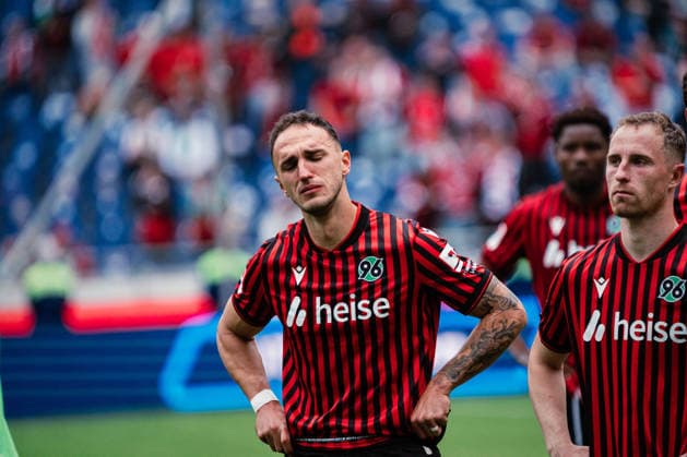 2. Bundesliga: Hannover 96 vs. 1. FC Nürnberg, 17.05.2026 Virgil-Eugen GhiÈ›Äƒ (Hannover 96, 5) hat nach Abpfiff mit den Tränen zu kämpfen; Fußball, 2. Bundesliga, 34. Spieltag: Hannover 96 vs. 1. FC Nürnberg am 17.05.2026 in der Heinz von Heiden Arena, Hannover DFL REGULATIONS PROHIBIT ANY USE OF PHOTOGRAPHS AS IMAGE SEQUENCES AND OR QUASI-VIDEO. Copyright: xBEAUTIFULxSPORTS Tonhäuserx