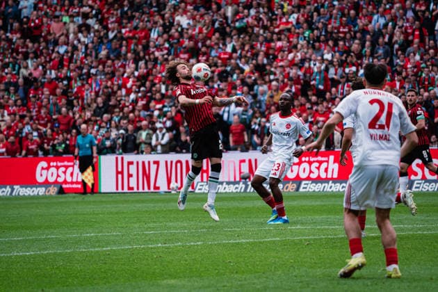 2. Bundesliga: Hannover 96 vs. 1. FC Nürnberg, 17.05.2026 Kolja Nuno Oudenne (Hannover 96, 29) nimmt den Ball an; Fußball, 2. Bundesliga, 34. Spieltag: Hannover 96 vs. 1. FC Nürnberg am 17.05.2026 in der Heinz von Heiden Arena, Hannover DFL REGULATIONS PROHIBIT ANY USE OF PHOTOGRAPHS AS IMAGE SEQUENCES AND OR QUASI-VIDEO. Copyright: xBEAUTIFULxSPORTS Tonhäuserx