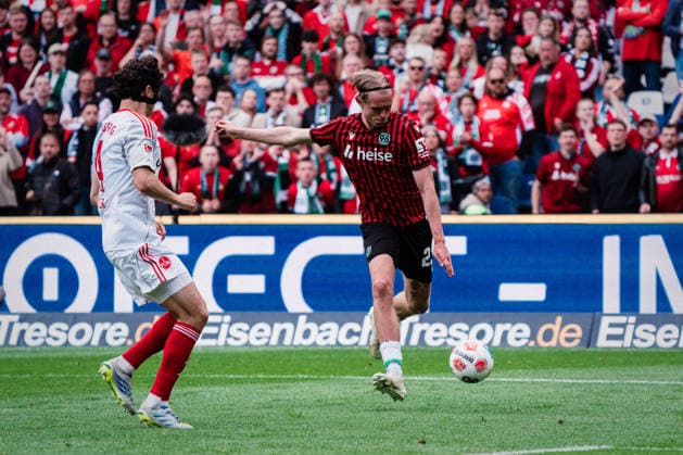 2. Bundesliga: Hannover 96 vs. 1. FC Nürnberg, 17.05.2026 Stefan Teitur Thordarson (Hannover 96, 23) schießt aufs Tor; Fußball, 2. Bundesliga, 34. Spieltag: Hannover 96 vs. 1. FC Nürnberg am 17.05.2026 in der Heinz von Heiden Arena, Hannover DFL REGULATIONS PROHIBIT ANY USE OF PHOTOGRAPHS AS IMAGE SEQUENCES AND OR QUASI-VIDEO. Copyright: xBEAUTIFULxSPORTS Tonhäuserx