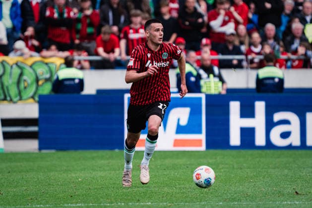 2. Bundesliga: Hannover 96 vs. 1. FC Nürnberg, 17.05.2026 Bastian Allgeier (Hannover 96, 17) am Ball; Fußball, 2. Bundesliga, 34. Spieltag: Hannover 96 vs. 1. FC Nürnberg am 17.05.2026 in der Heinz von Heiden Arena, Hannover DFL REGULATIONS PROHIBIT ANY USE OF PHOTOGRAPHS AS IMAGE SEQUENCES AND OR QUASI-VIDEO. Copyright: xBEAUTIFULxSPORTS Tonhäuserx